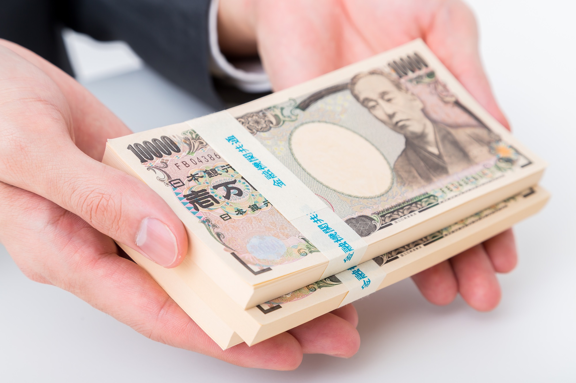 1万円札の新札は、いつ頃、発行枚数は年間何枚くらいなのか